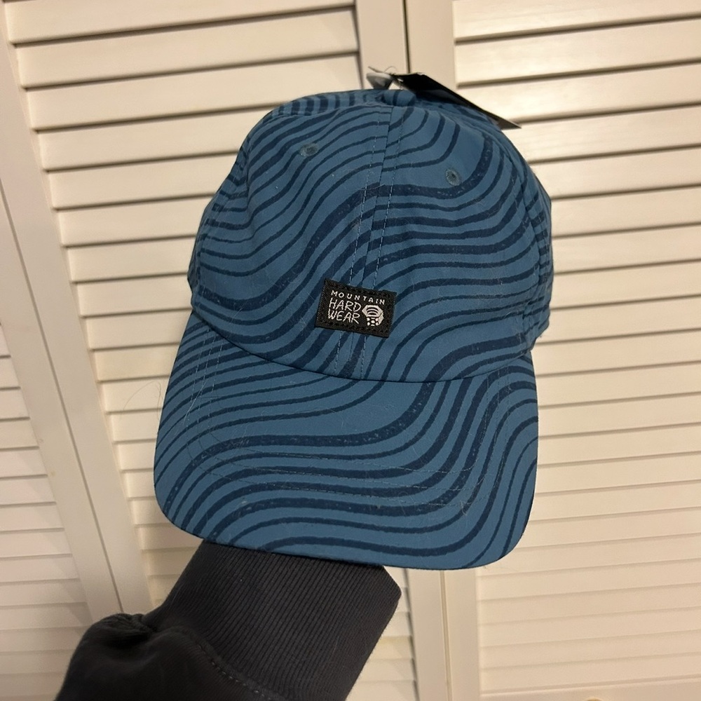 NWT mountain hardware hat